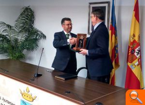 El Presidente Puig, se compromete a mediar para resolver el conflicto histórico de las Casas Baratas - (foto 2) El Presidente Puig, se compromete a mediar para resolver el conflicto histórico de las Casas Baratas - (foto 2)
